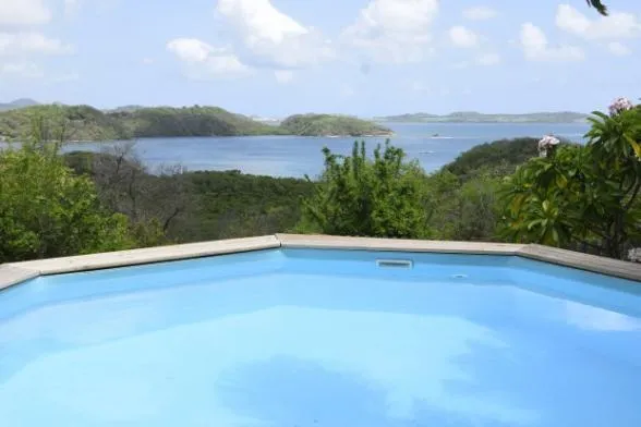 Locations-en-Martinique-villa-Savane-au-Robert-agence-AMLV